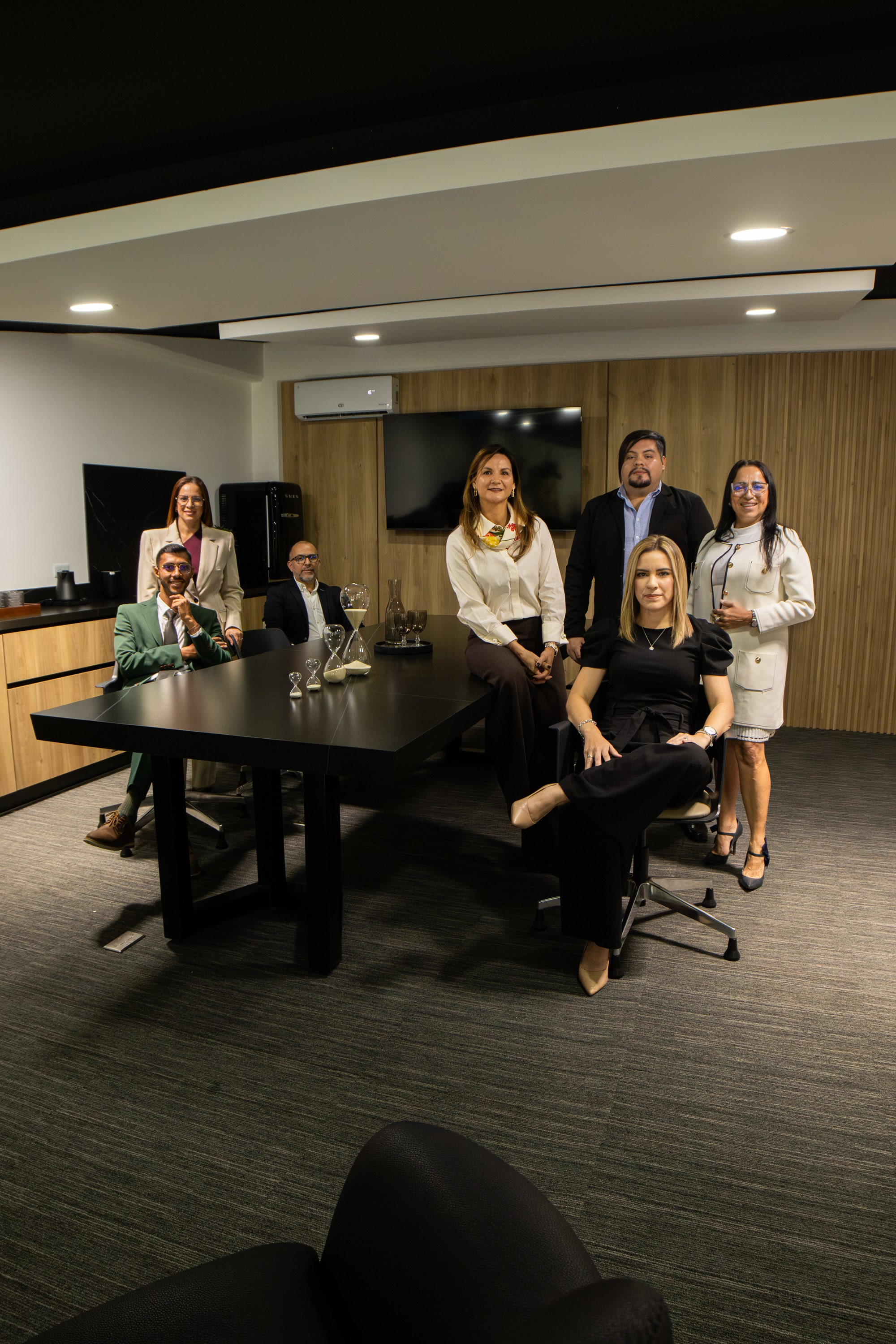 Equipo de SSC Outsourcing en la sala de juntas, Santa Ana